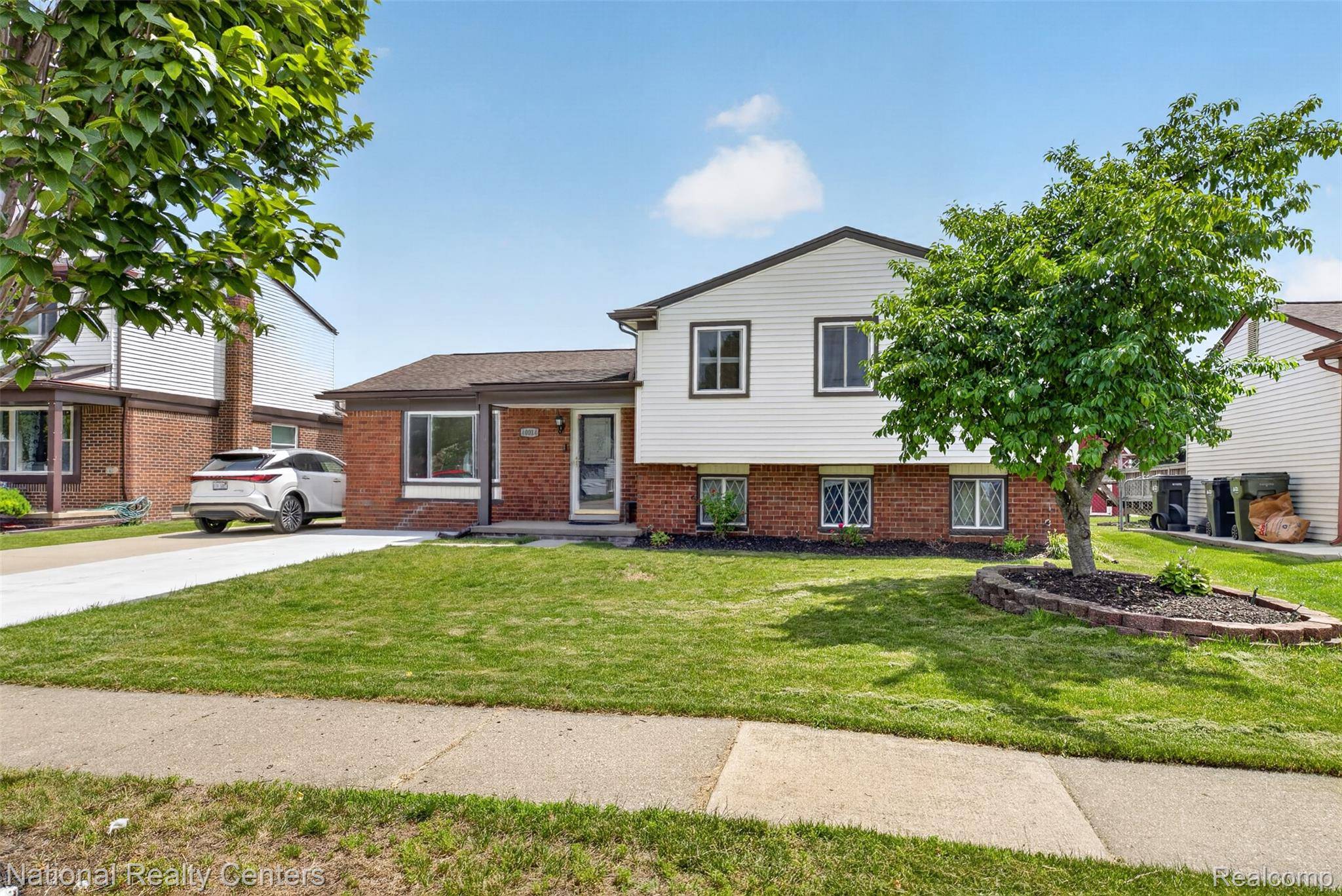 40014 Eagle DR, Sterling Heights, MI 48310