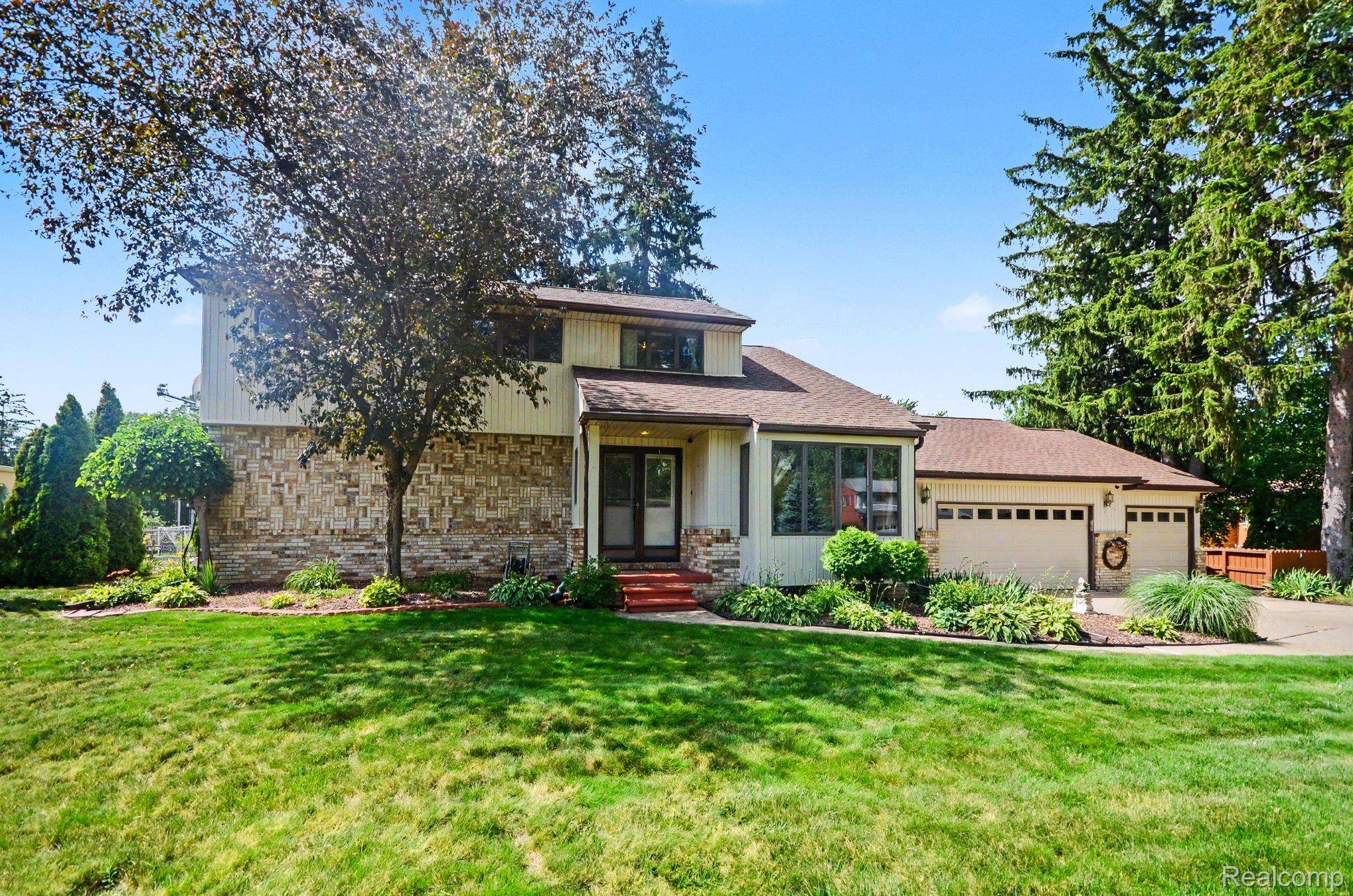 52905 Heatherway DR, Shelby Charter Township, MI 48316