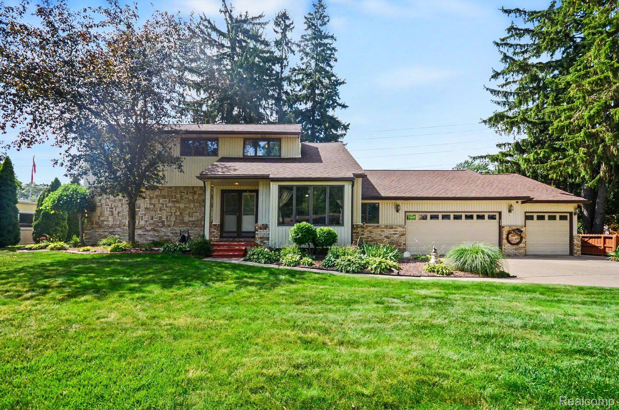 52905 Heatherway DR, Shelby Charter Township, MI 48316