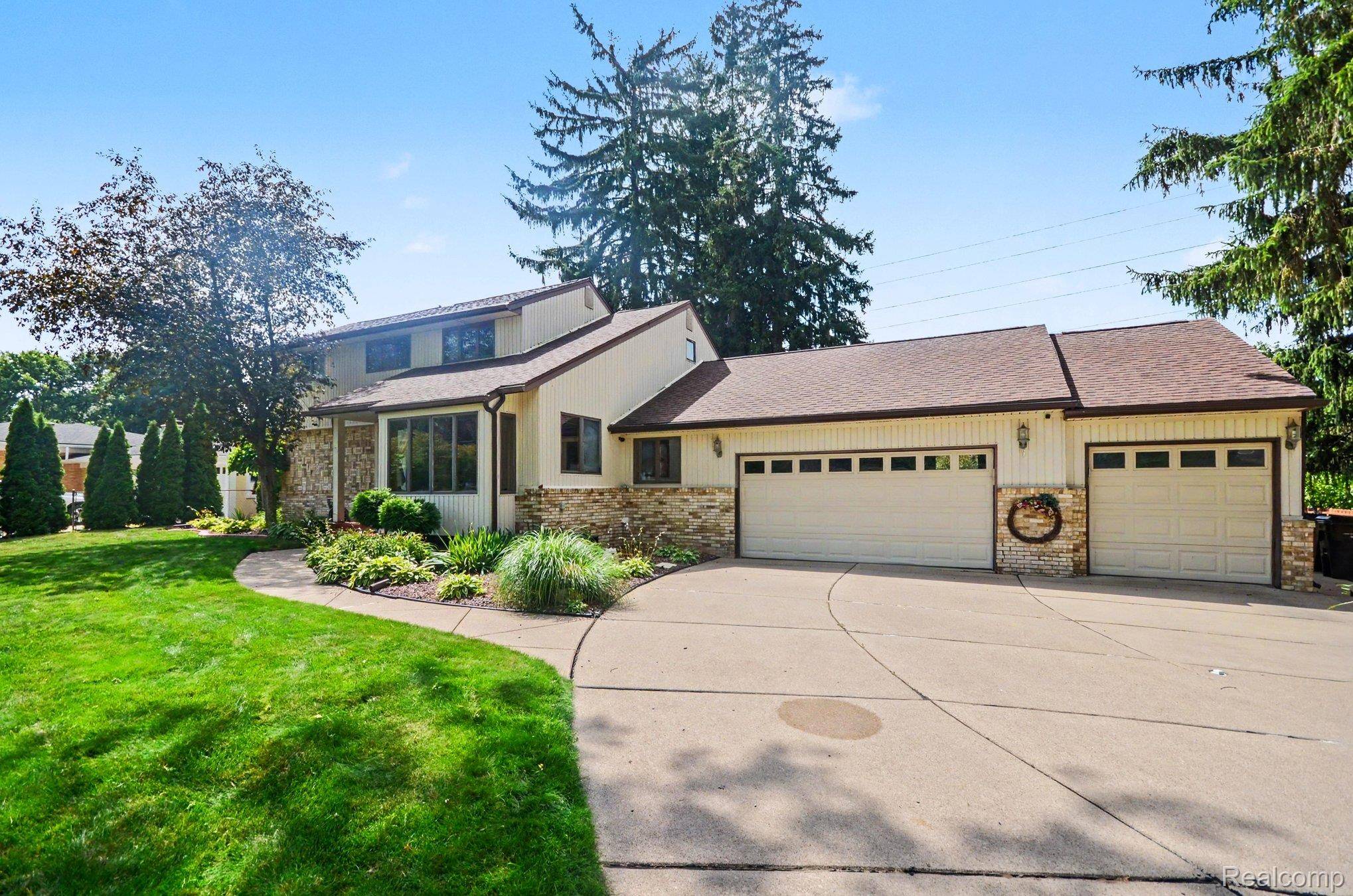 52905 Heatherway DR, Shelby Charter Township, MI 48316