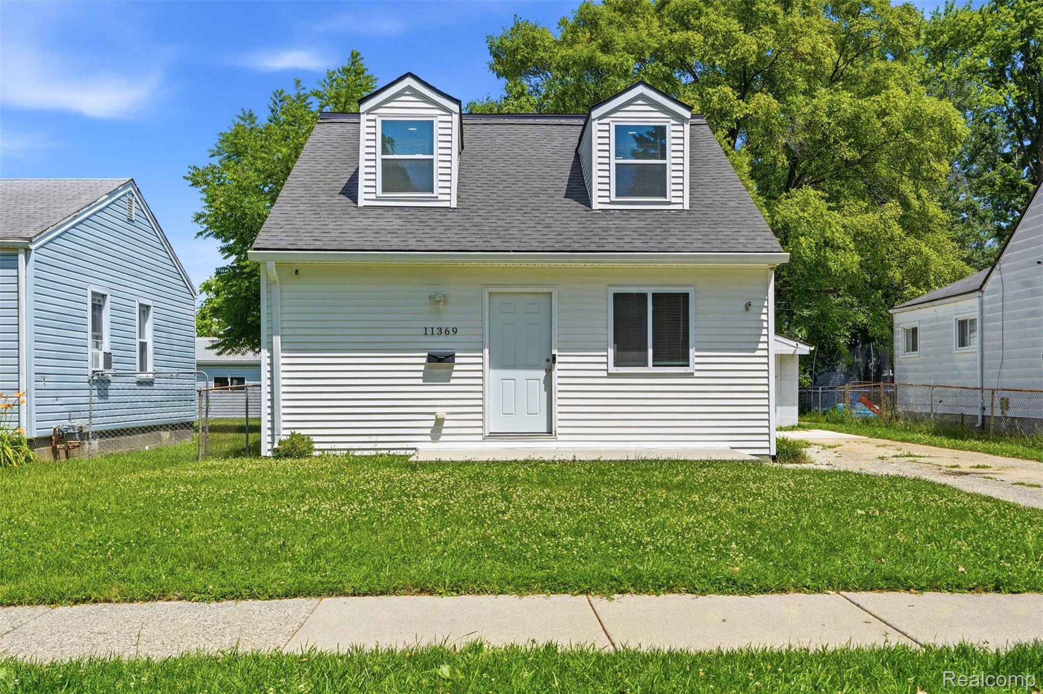11369 Cadillac AVE, Warren, MI 48089