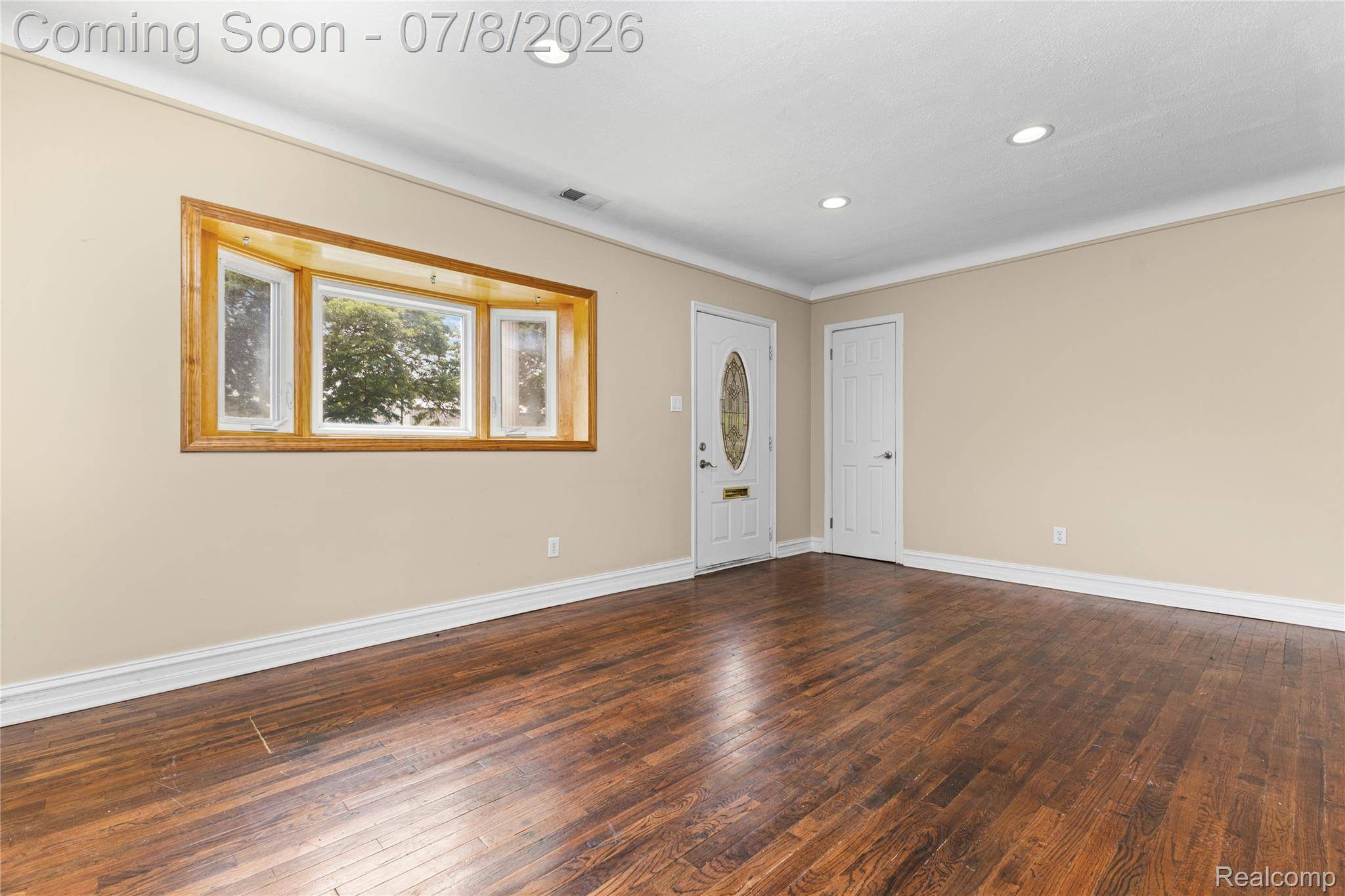 23137 E 13 mile RD, St. Clair Shores, MI 48082