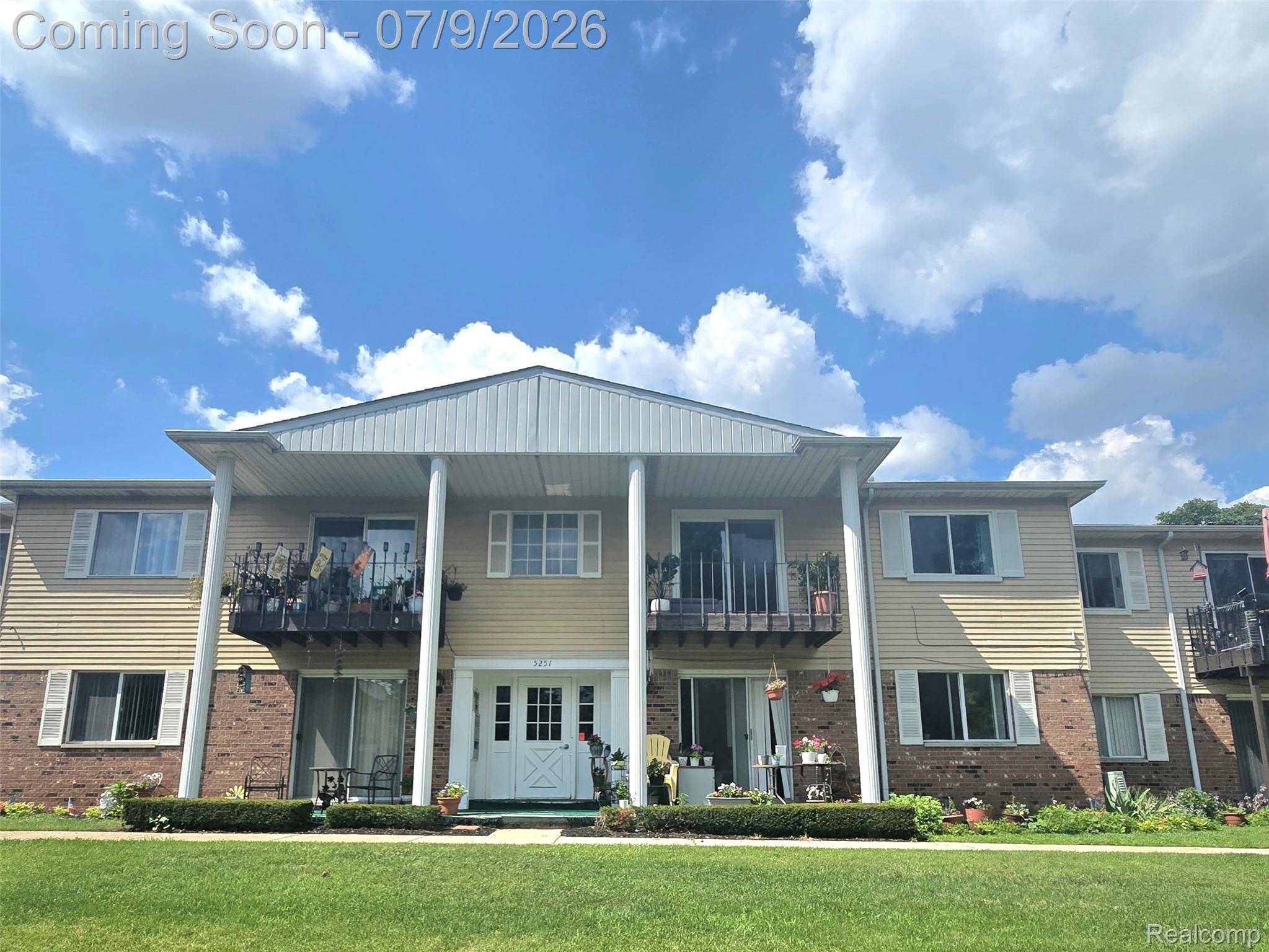 5251 Highland RD #214, Waterford Charter Township, MI 48327