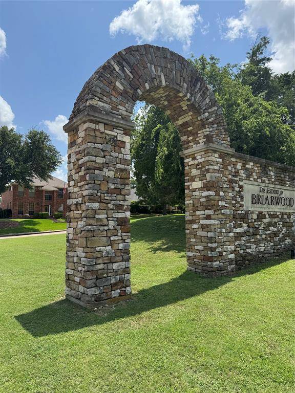 1701 Plum Creek Drive, Desoto, TX 75115