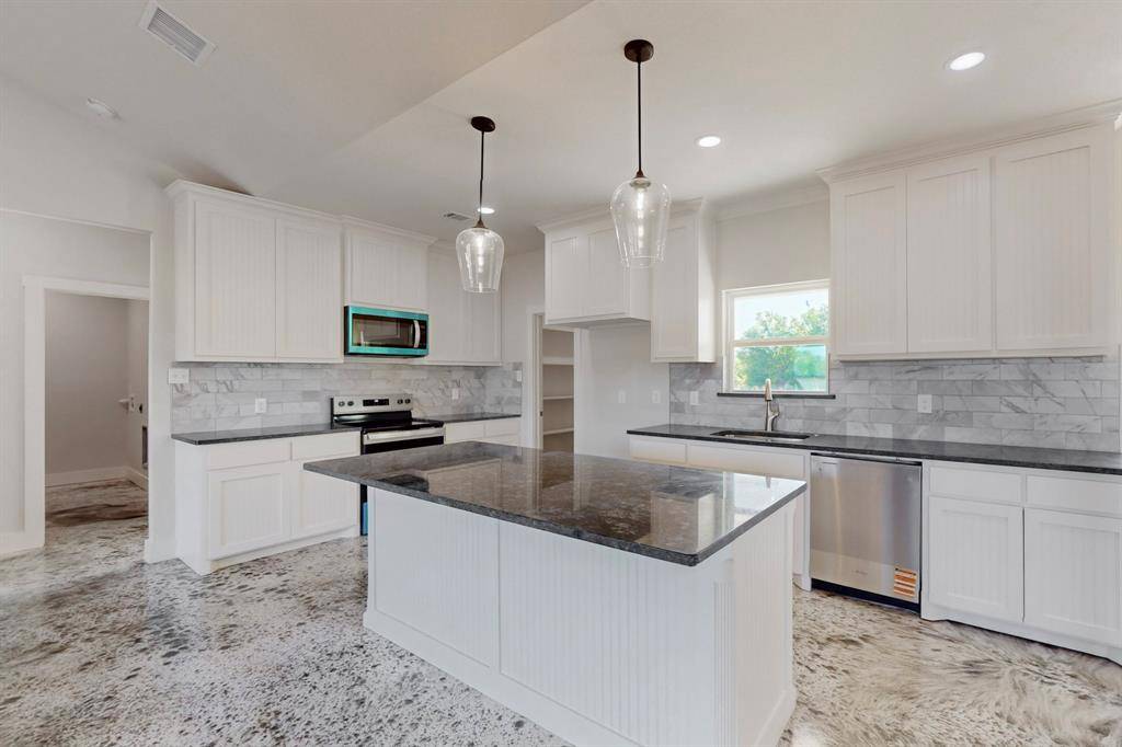 2030 Shoemaker Road, Bellevue, TX 76228