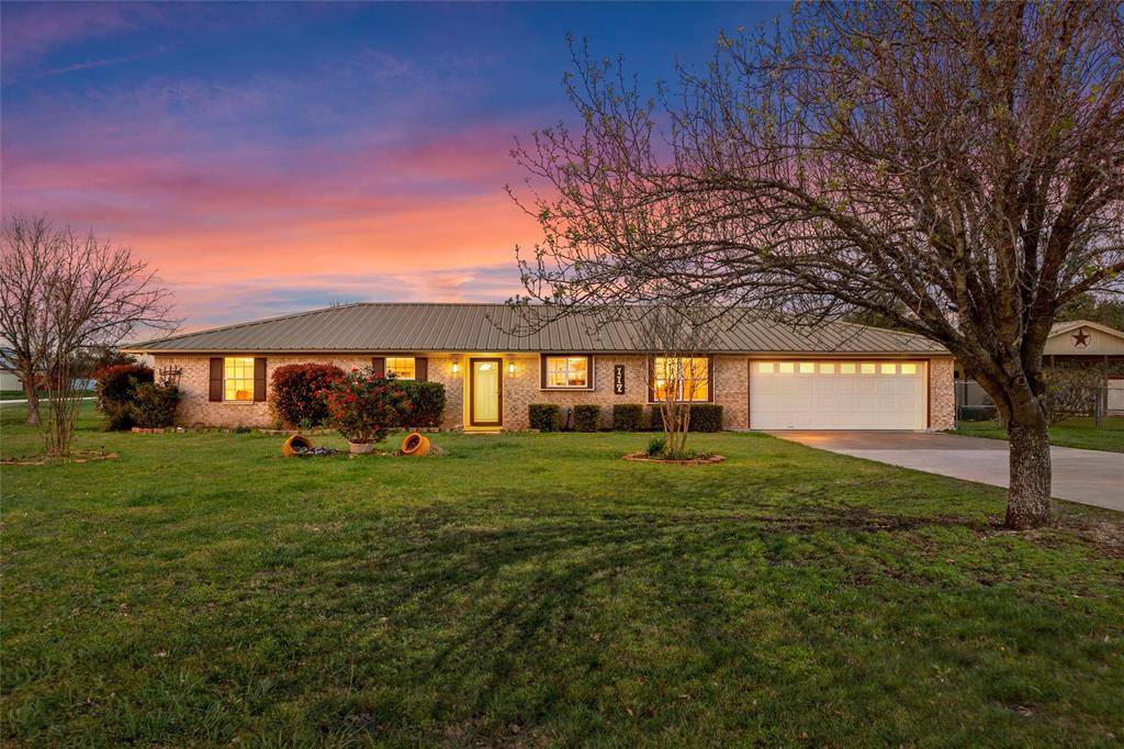 117 N 9th Street, Lott, TX 76656