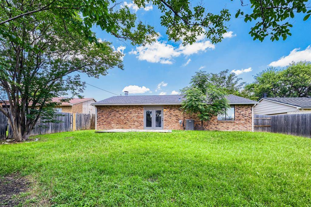 804 Netherland Drive, Arlington, TX 76017
