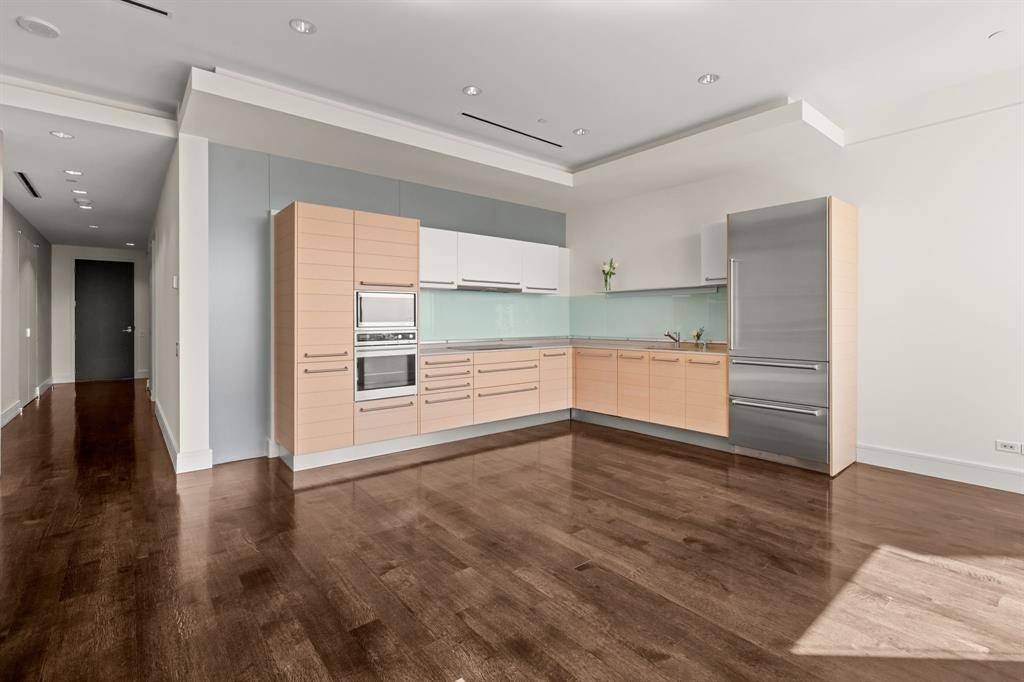 2408 Victory Park Lane #1131, Dallas, TX 75219