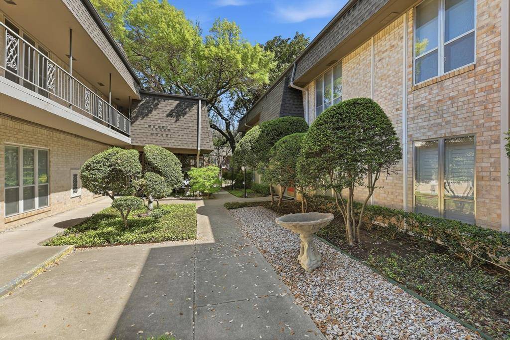 4320 Bellaire Drive S #240W, Fort Worth, TX 76109