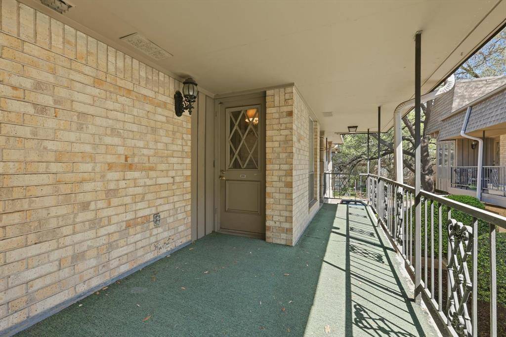 4320 Bellaire Drive S #240W, Fort Worth, TX 76109