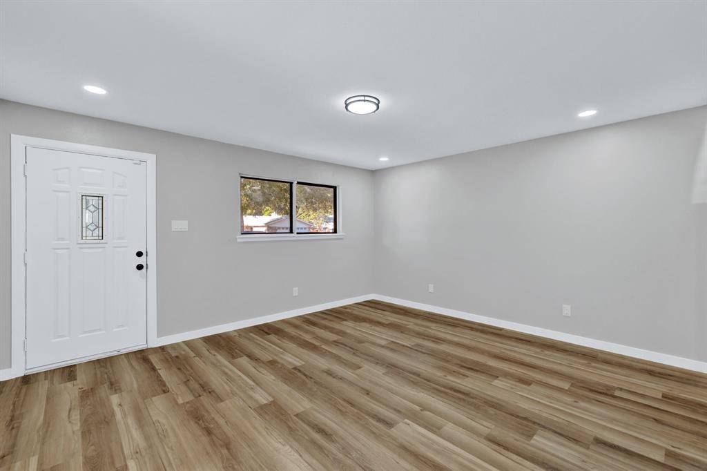 3205 Mccollum Street, Irving, TX 75061