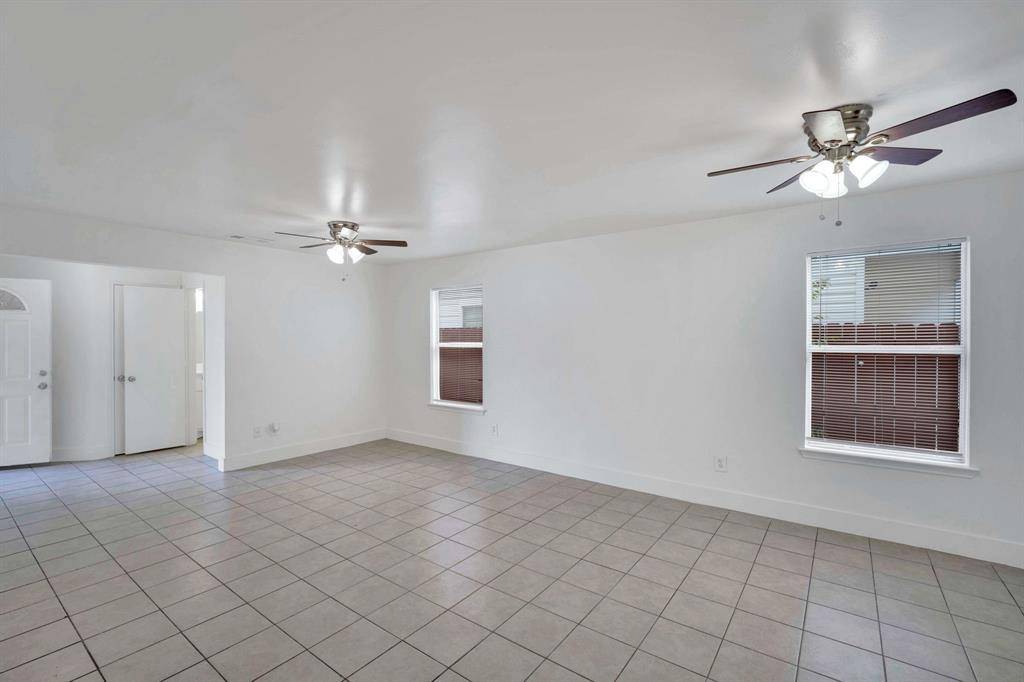 2306 Balvanera Plaza, Dallas, TX 75211