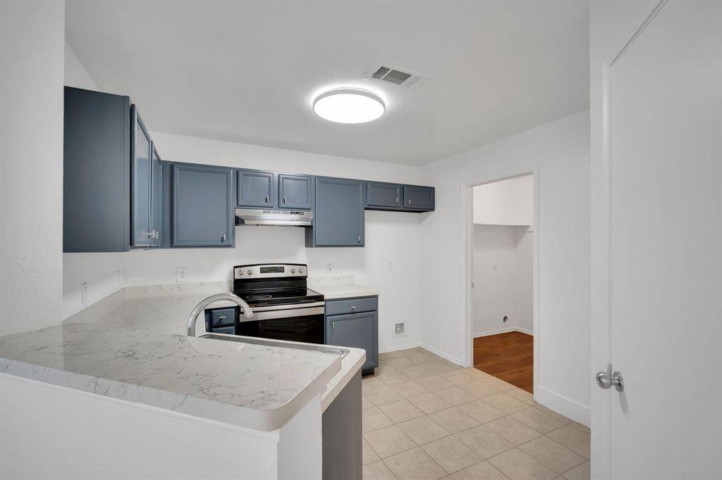 2306 Balvanera Plaza, Dallas, TX 75211