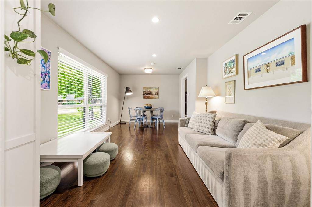 3812 Periwinkle Drive, Dallas, TX 75233