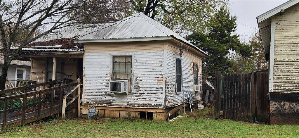 1407 E Wells Avenue, Sherman, TX 75090