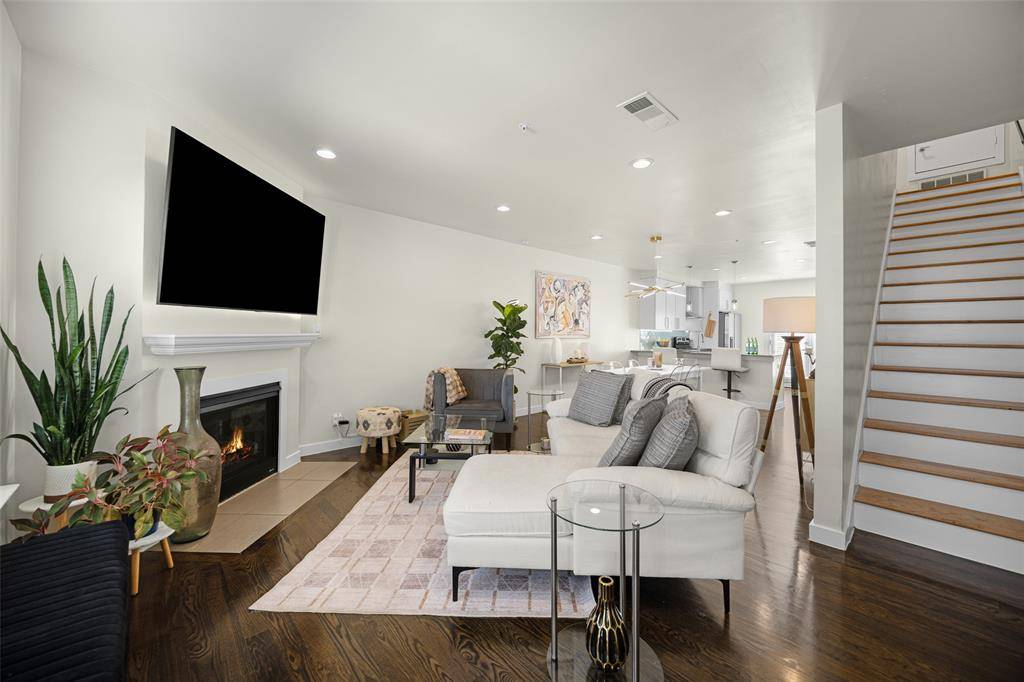 3922 GILBERT Avenue #214, Dallas, TX 75219