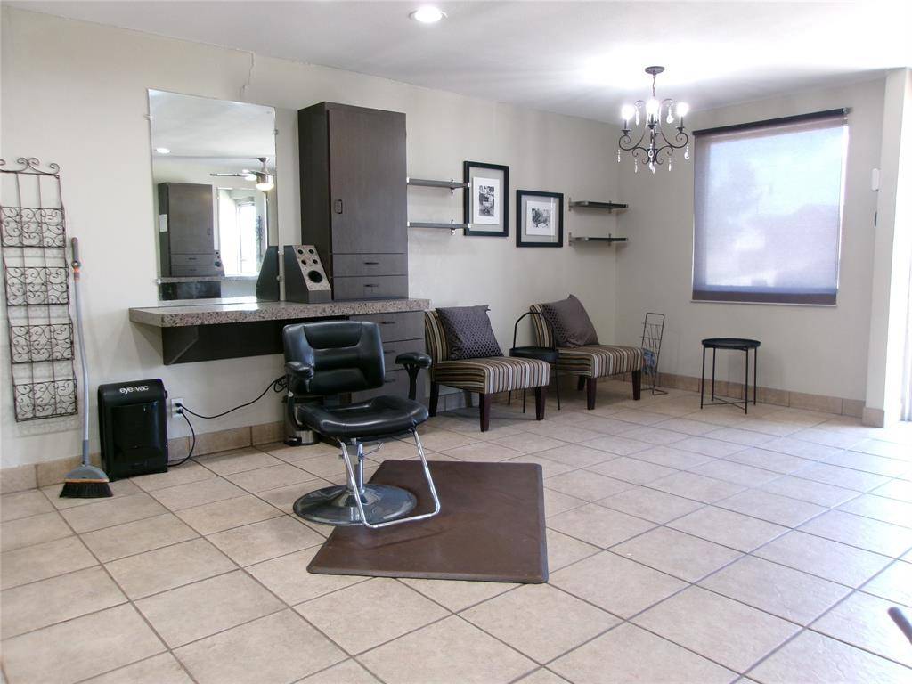 2526 Hillcrest Lane, Grand Prairie, TX 75052