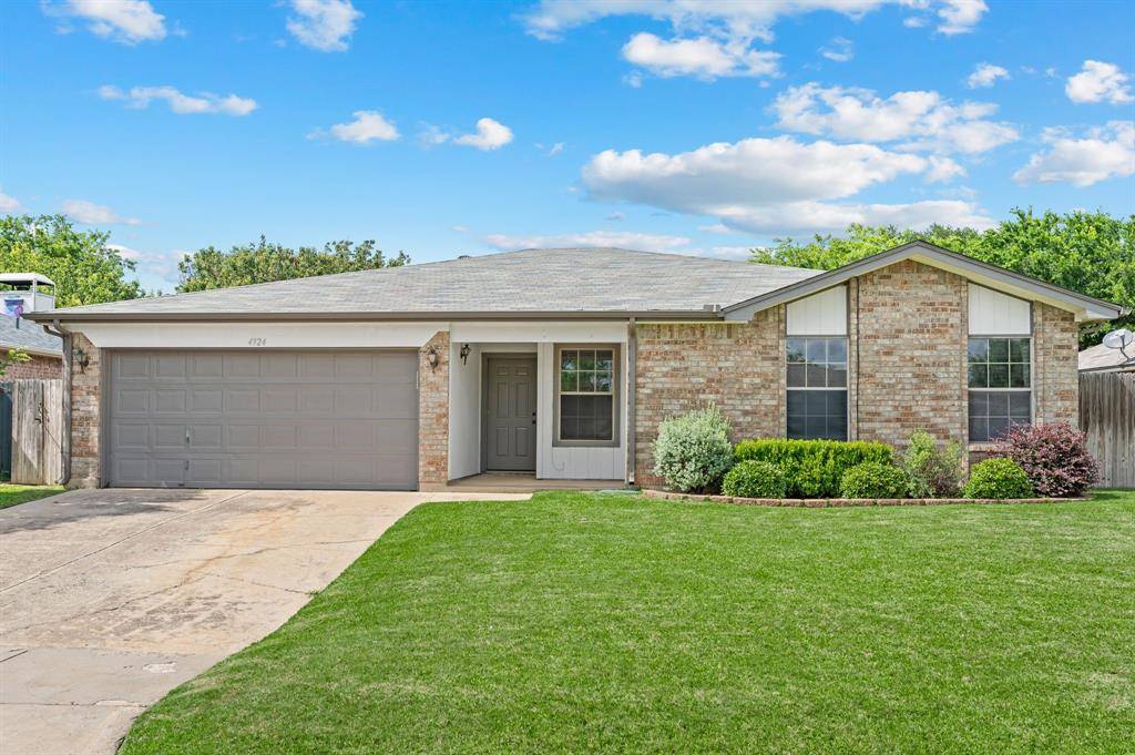 4924 Cedar Springs Drive, Fort Worth, TX 76179