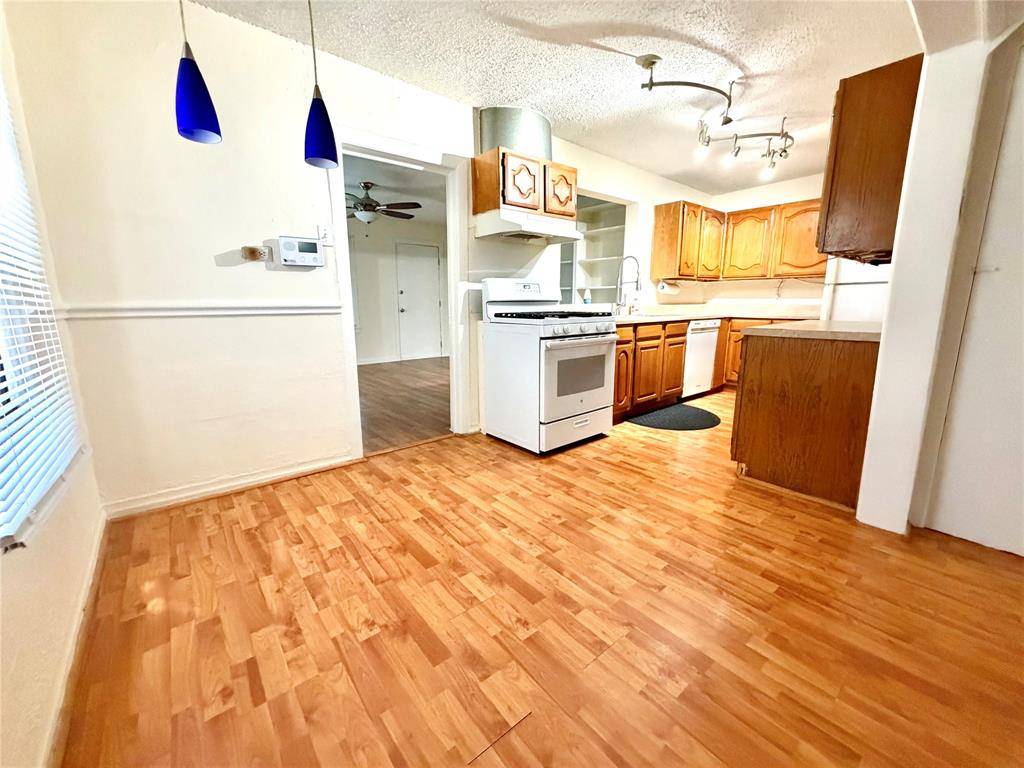 611 Crestside Drive, Duncanville, TX 75137