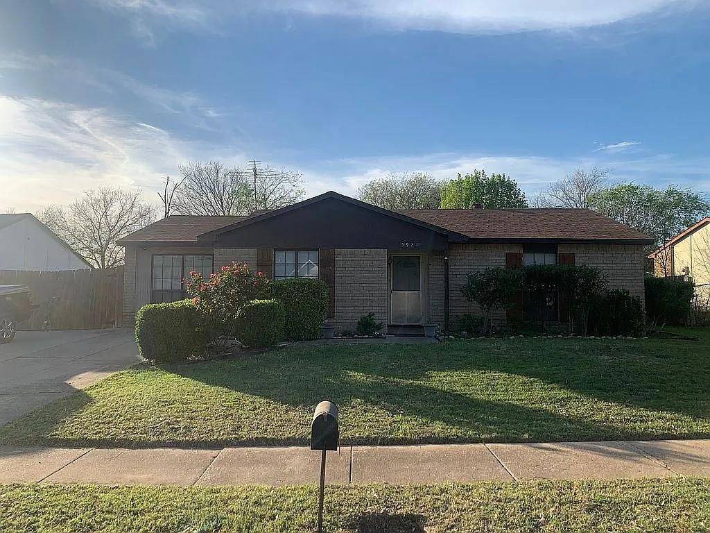 5921 Maiden Lane, Fort Worth, TX 76131