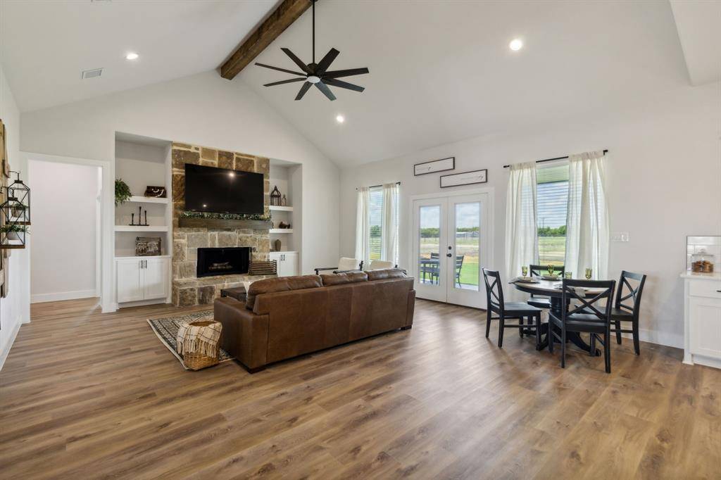 25 Dove Landing, Valley View, TX 76272