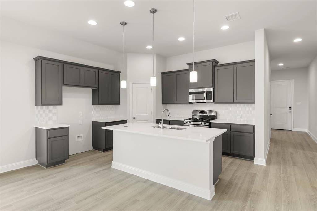 1821 Gleasondale Drive, Forney, TX 75126