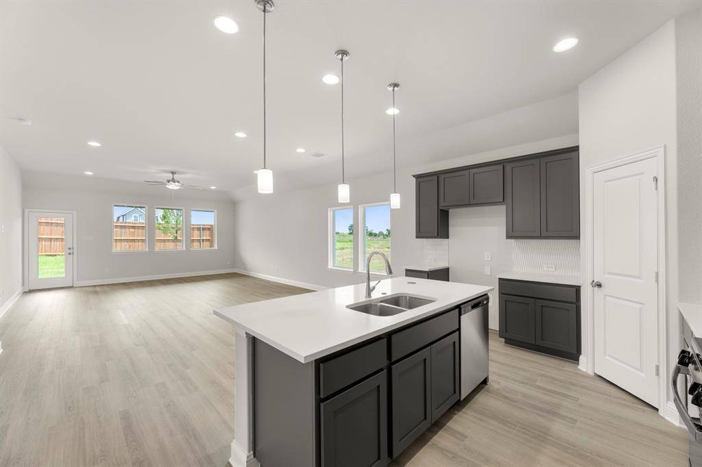 1821 Gleasondale Drive, Forney, TX 75126