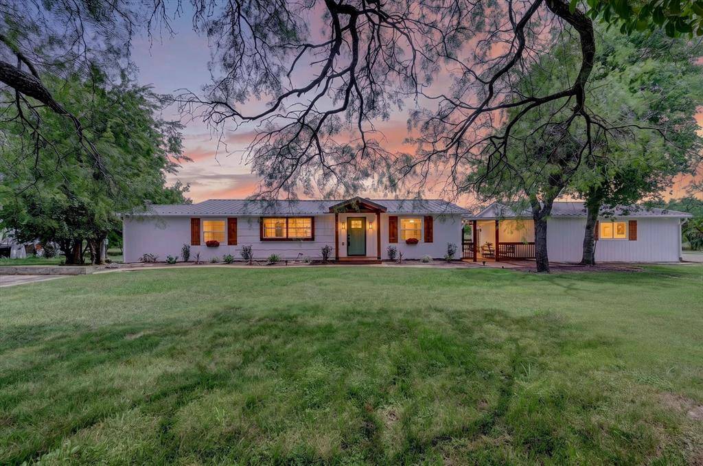 704 Spring Miller Court, Arlington, TX 76002