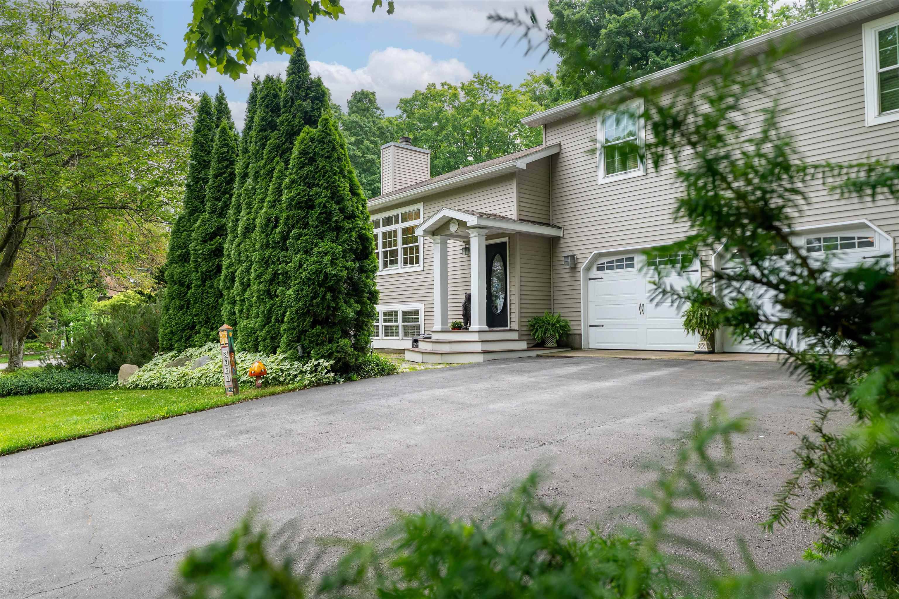 8934 Crockett RD, Acme Twp, MI 49690
