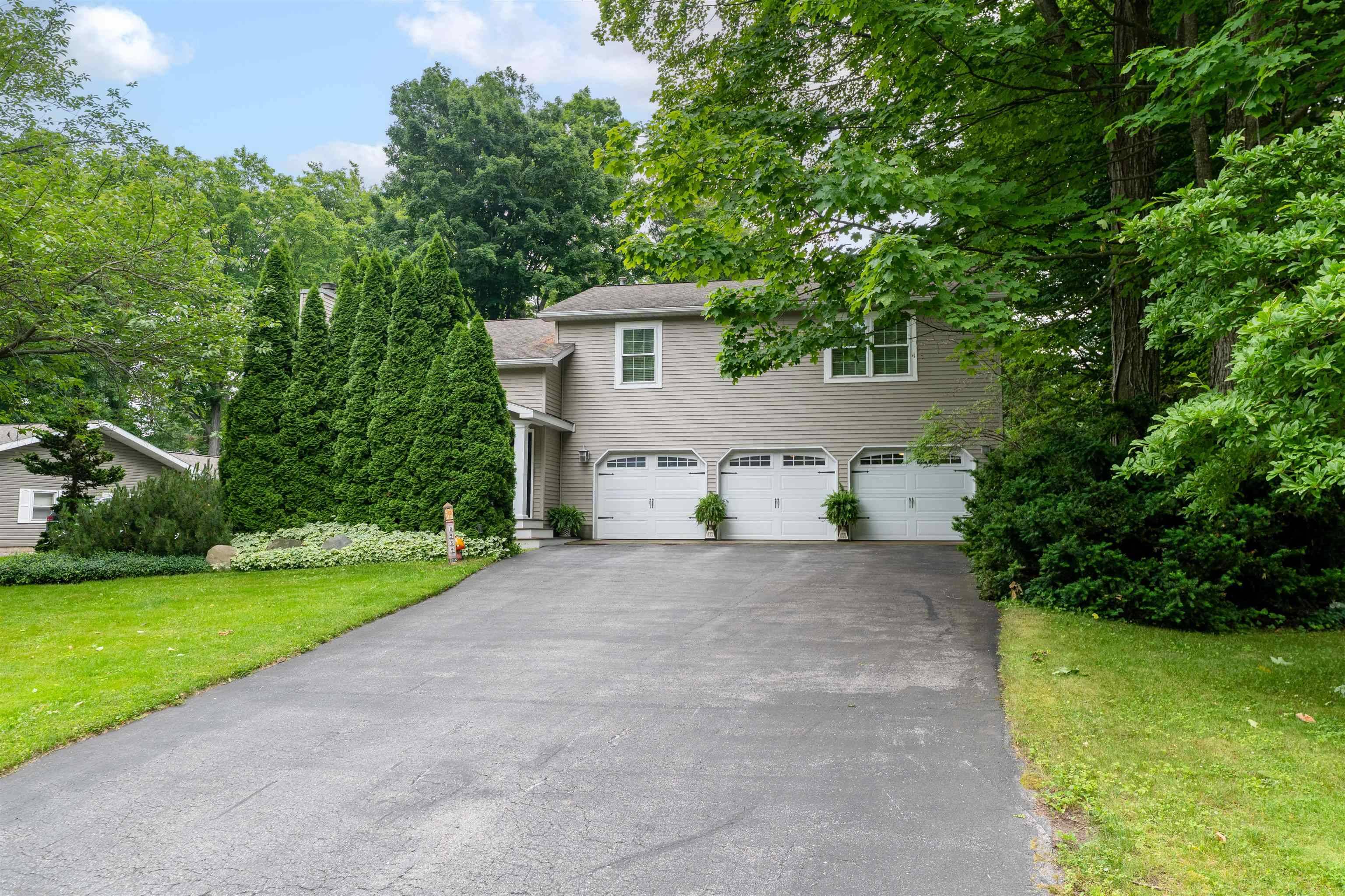 8934 Crockett RD, Acme Twp, MI 49690