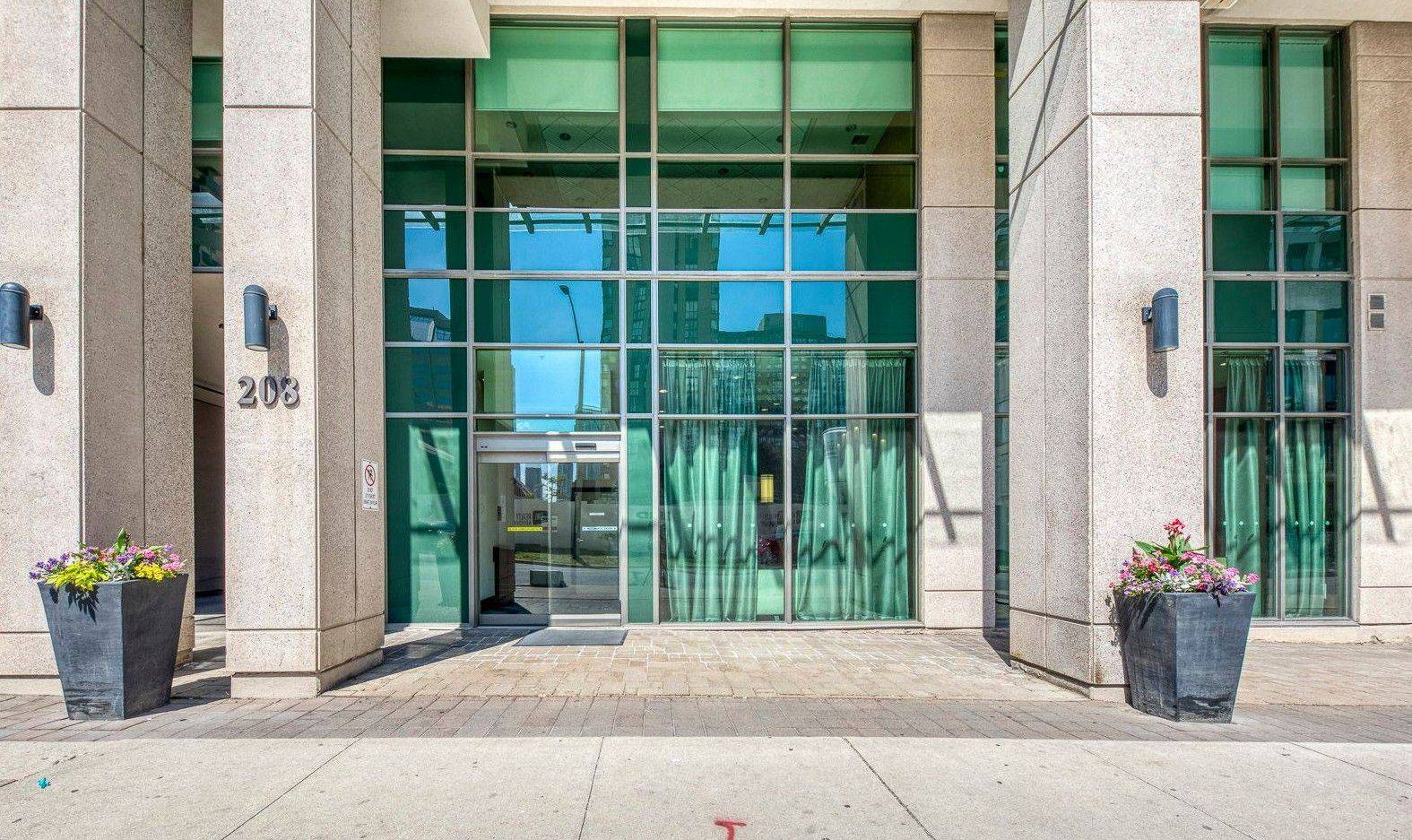 208 Enfield PL #1502, Mississauga, ON L5B 0B8