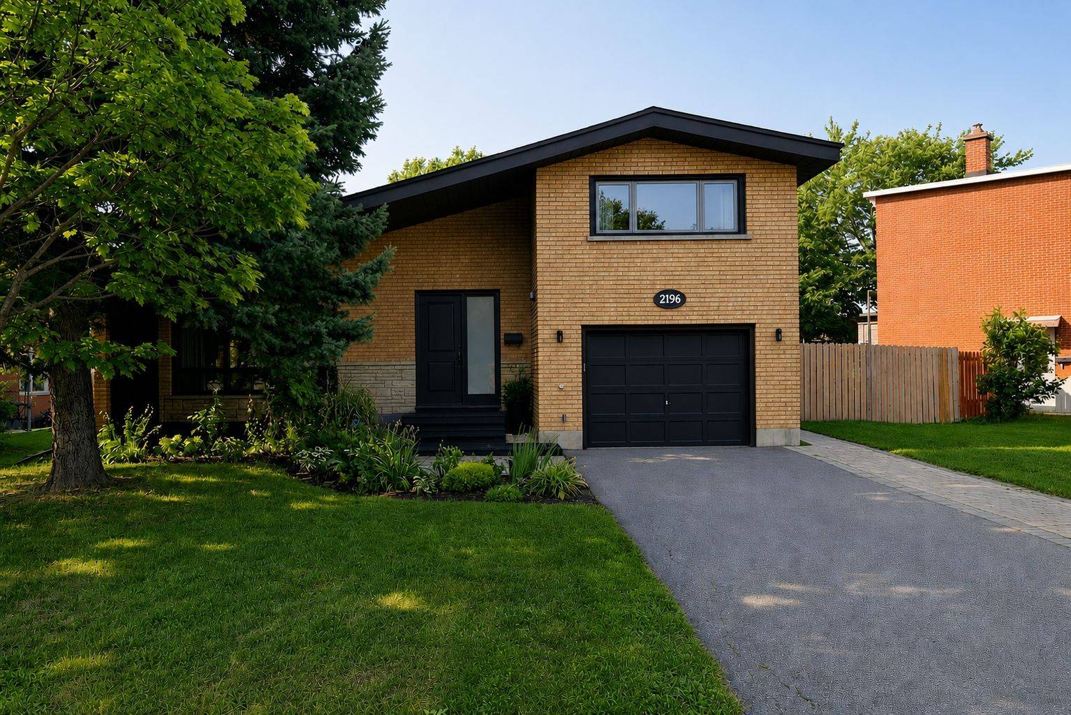 2196 Plesser ST, Elmvale Acres And Area, ON K1G 2X3