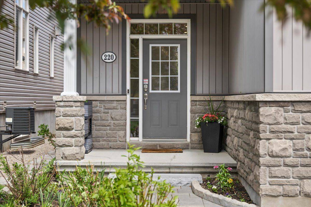 220 Harthill WAY, Barrhaven, ON K2J 0P2
