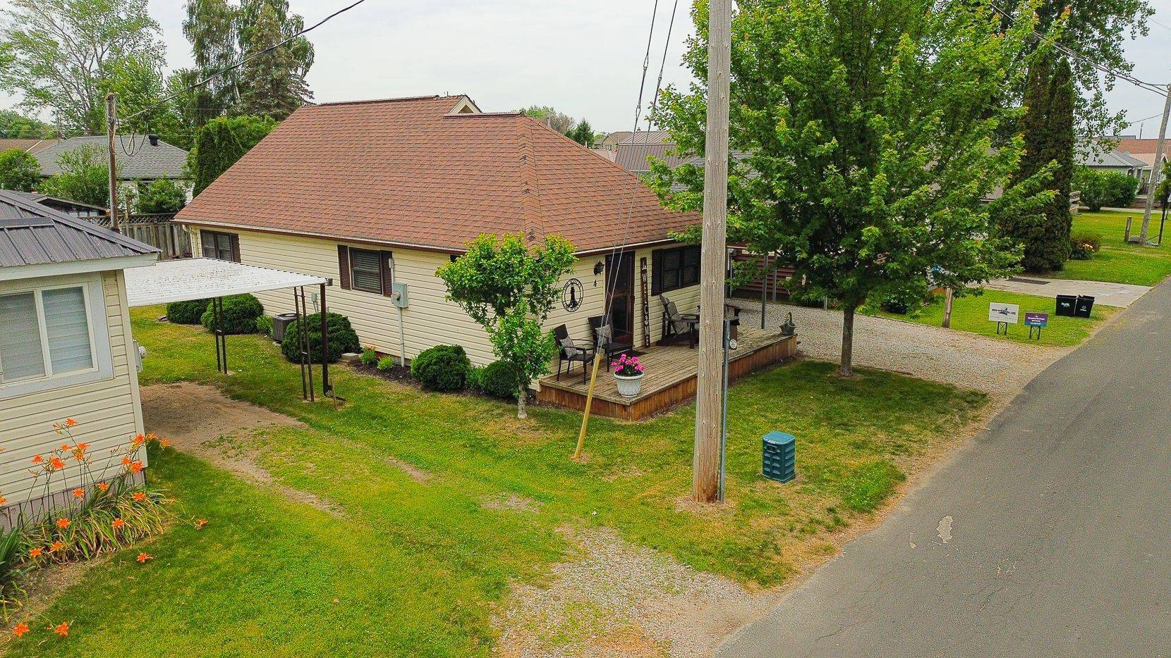 4 Bass LN, Norfolk, ON N0E 1M0