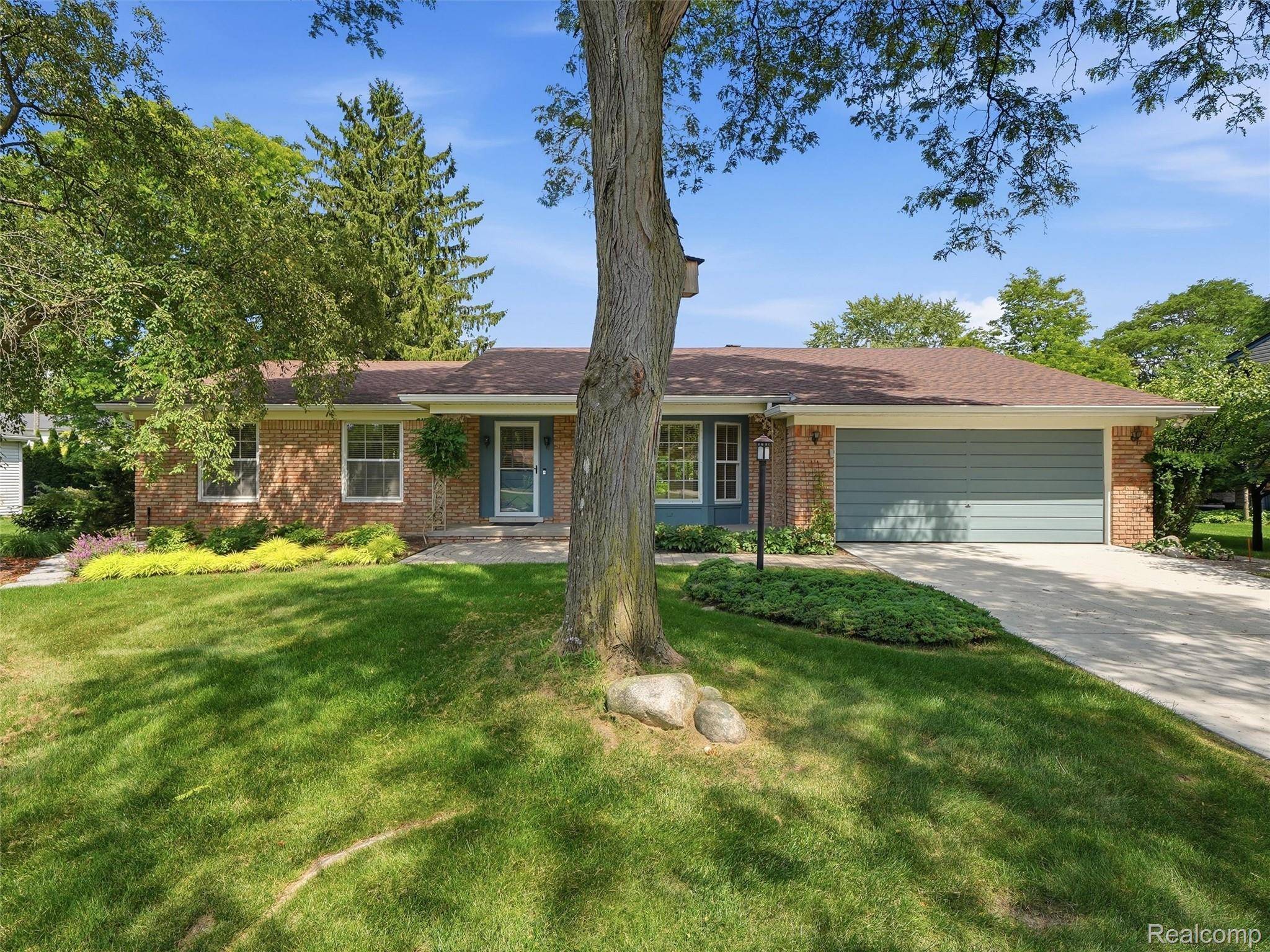 31526 Sunset DR, Beverly Hills Village, MI 48025