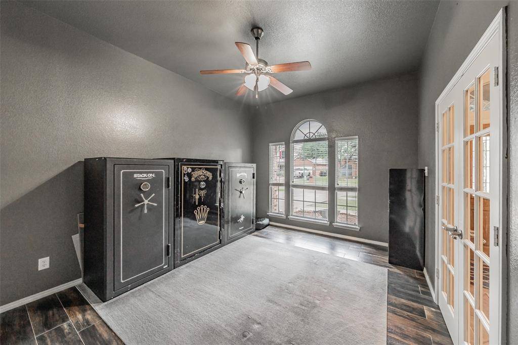 245 Cedar Crest Drive, Justin, TX 76247