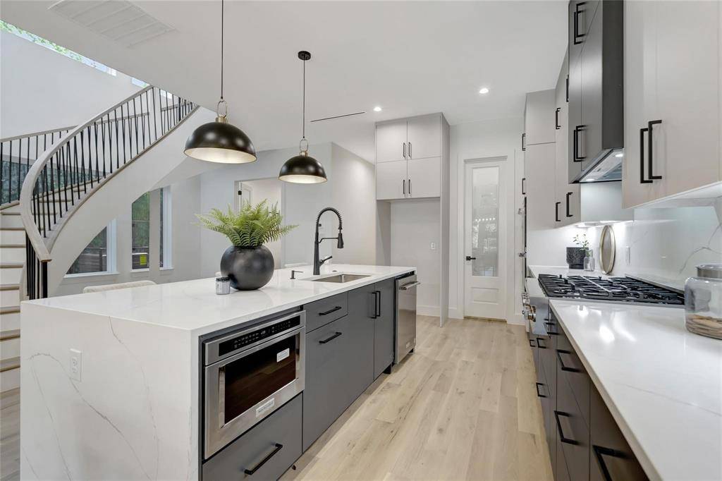 3720 Fairfax Avenue, Dallas, TX 75209