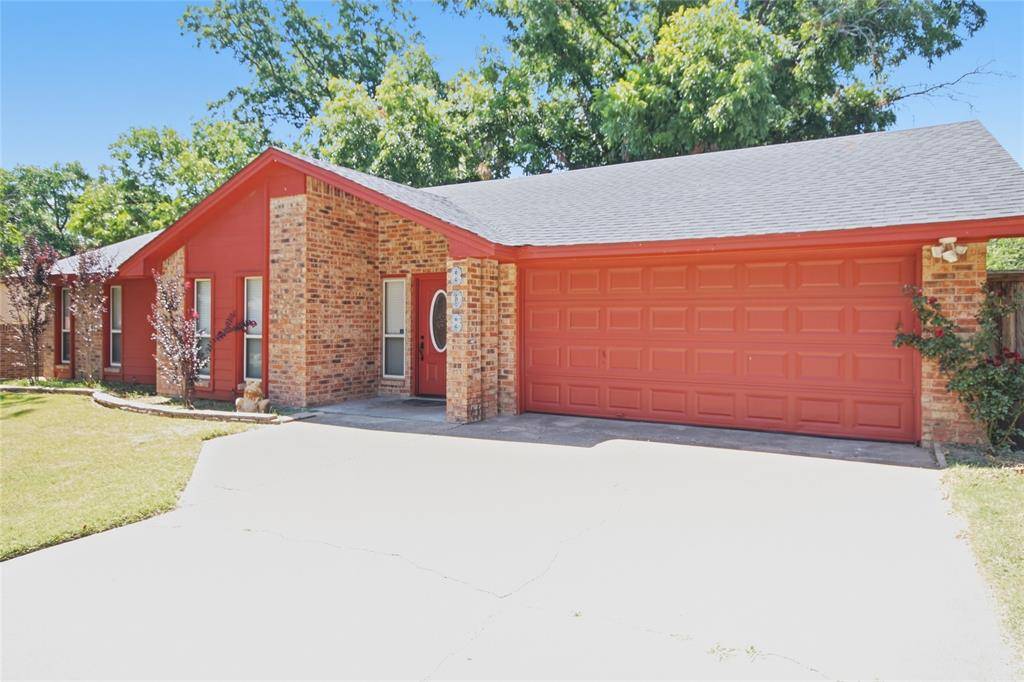 808 Hilltop Drive, Weatherford, TX 76086