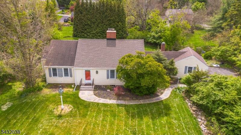 10 Cedar Wax Wing Rd, Allamuchy Twp., NJ 07840