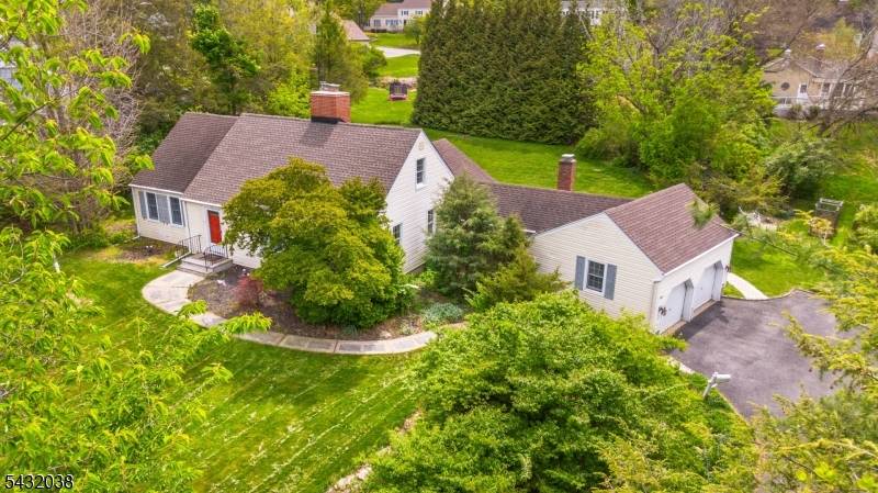 10 Cedar Wax Wing Rd, Allamuchy Twp., NJ 07840