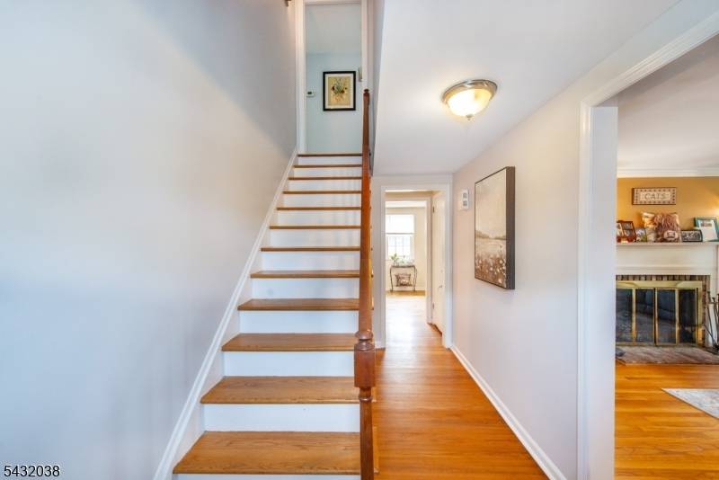 10 Cedar Wax Wing Rd, Allamuchy Twp., NJ 07840