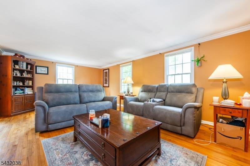 10 Cedar Wax Wing Rd, Allamuchy Twp., NJ 07840