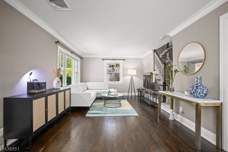 18 Sunset Dr, Millburn Twp., NJ 07041