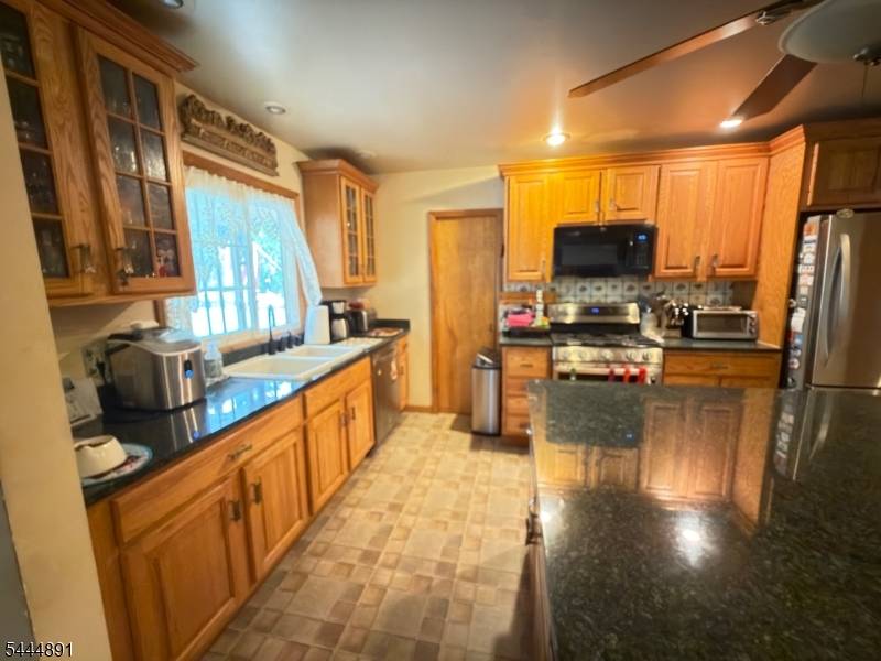24 Beardslee Rd, Millstone Boro, NJ 08844