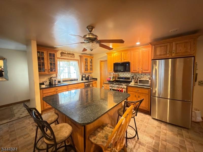 24 Beardslee Rd, Millstone Boro, NJ 08844