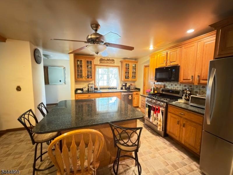 24 Beardslee Rd, Millstone Boro, NJ 08844