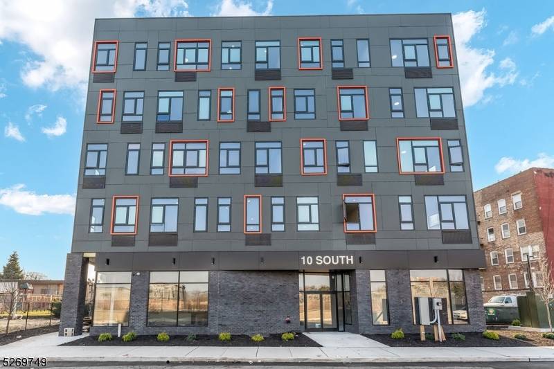 25 Freeway Dr #203, East Orange City, NJ 07018
