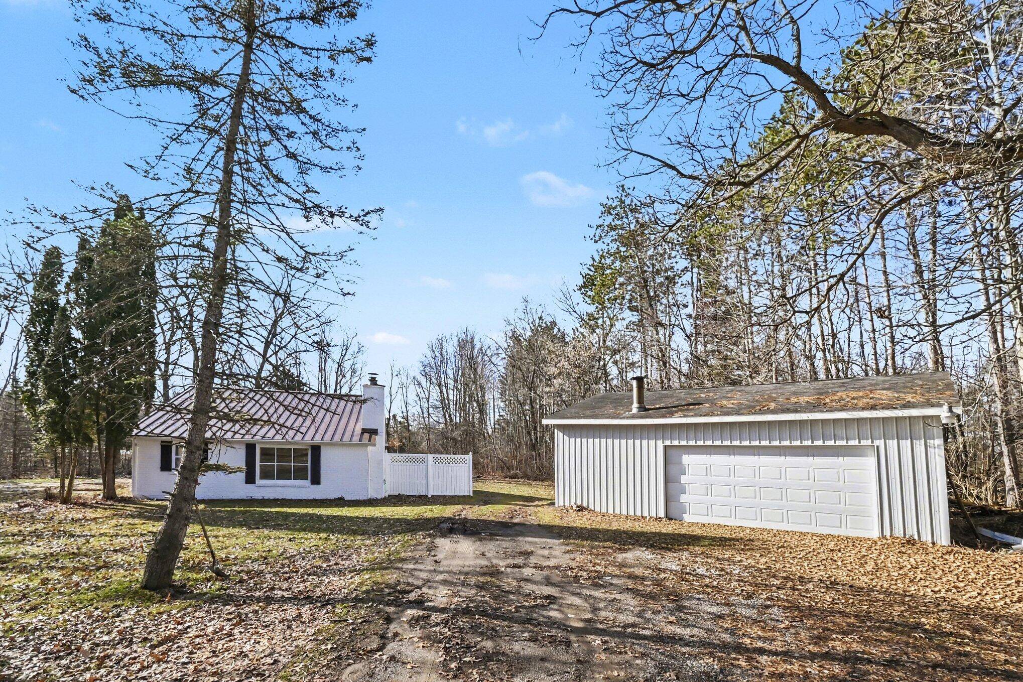 8846 E State RD, Bath Twp, MI 48840