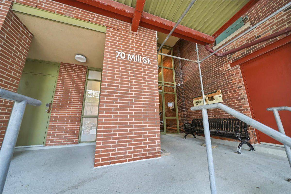 70 Mill ST #302, Toronto C08, ON M5A 4R1