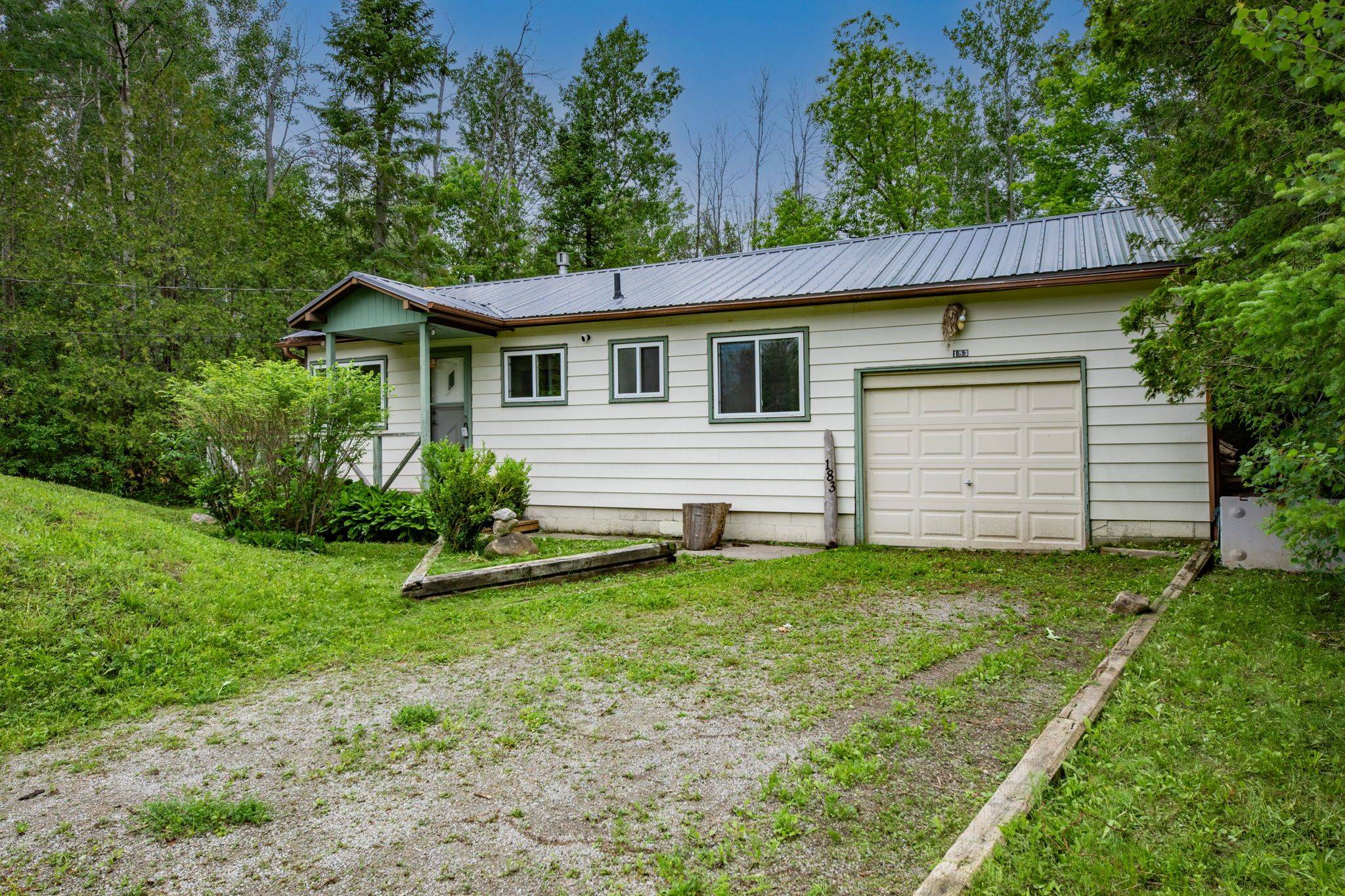 183 Paradise AVE, Tay, ON L0K 1R0